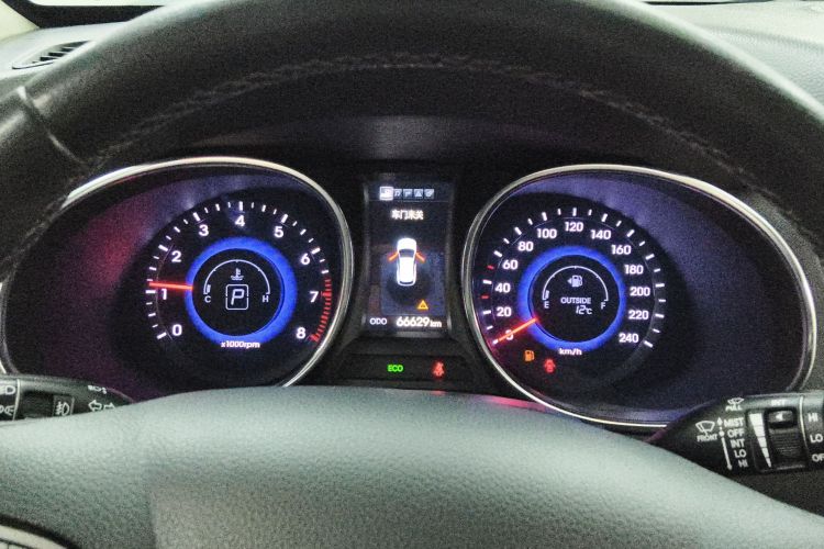 现代 胜达 2013款 2.4L 自动两驱智能型中控内饰14