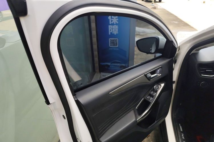 福特 福克斯 2019款 两厢 EcoBoost 180 自动锋潮型中控内饰47