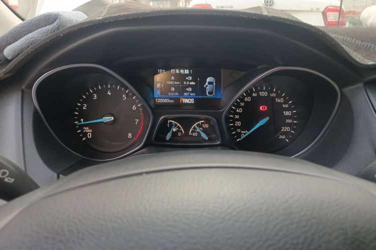 福特 福克斯 2018款 三厢经典 EcoBoost 180 自动精英型中控内饰14