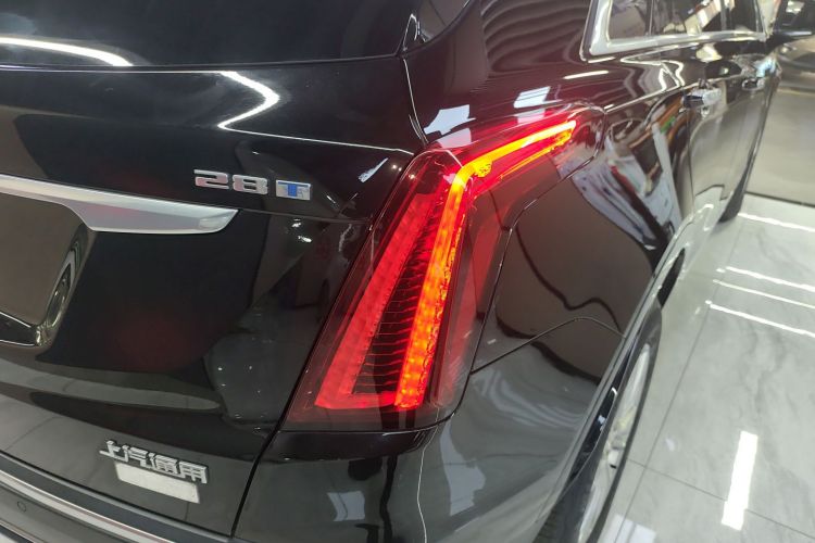 凯迪拉克XT5 2022款 2.0T 两驱豪华型车身外观9