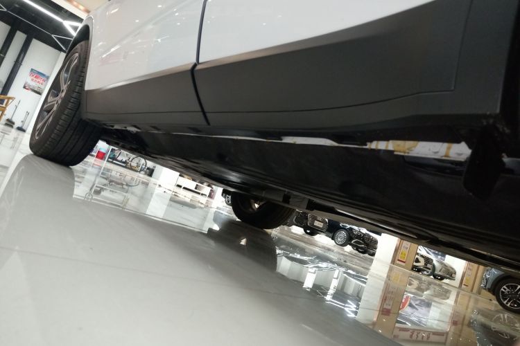 捷豹E-PACE 2024款 耀黑运动版 R-DYNAMIC SE BLACK机舱底盘30