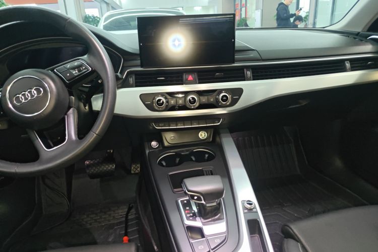 奥迪A4L 2022款 40 TFSI 时尚动感型中控内饰16