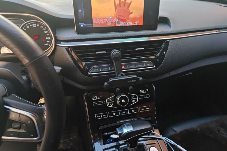 红旗H5 2018款 30TD 型动版中控内饰16