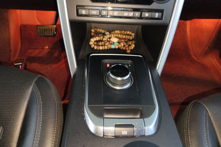 路虎 发现神行 2018款 240PS SE版中控内饰18