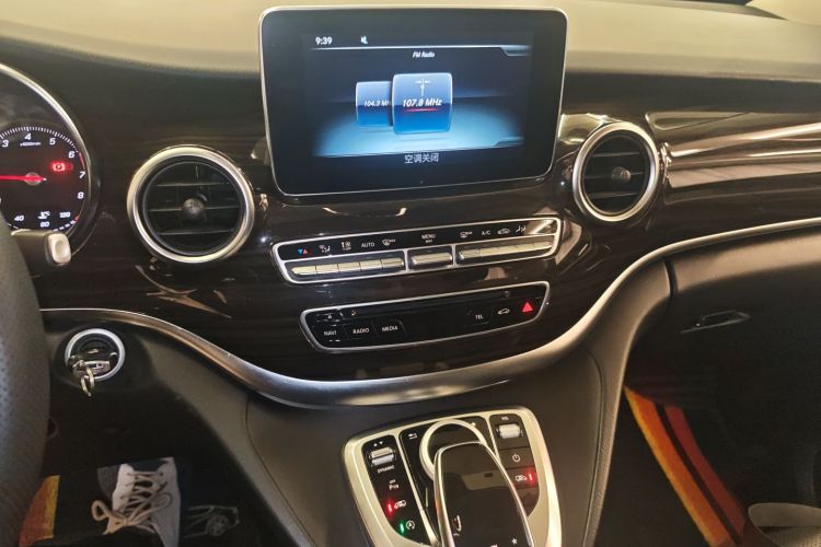 奔驰V级 2018款 V 260 领航版 国V中控内饰16