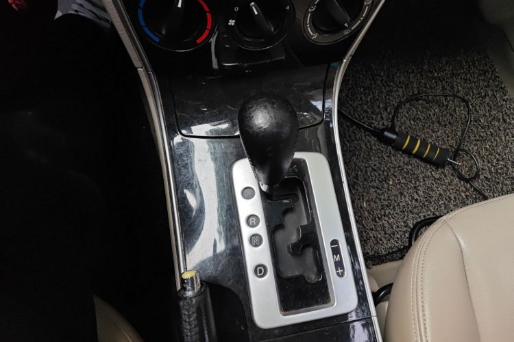 马自达6 2011款 2.0L 自动时尚型中控内饰18