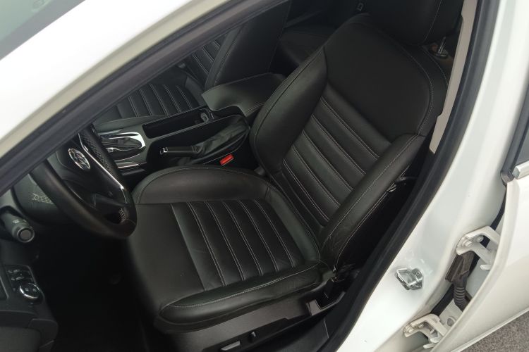 别克 君威 2014款 1.6T 时尚技术型中控内饰19