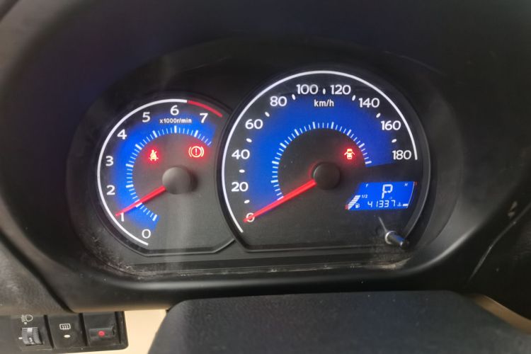 吉利汽车 熊猫经典 2014款 CROSS 1.5L 自动精英型中控内饰14