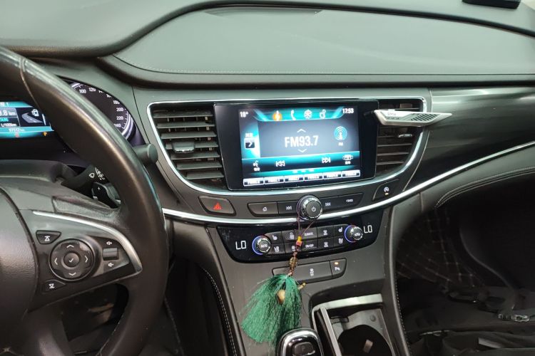 别克 君越 2018款 20T 精英型中控内饰16