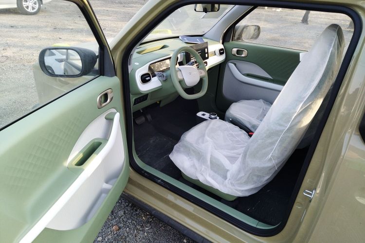 吉利银河 2025款 210km 熊猫骑士中控内饰20