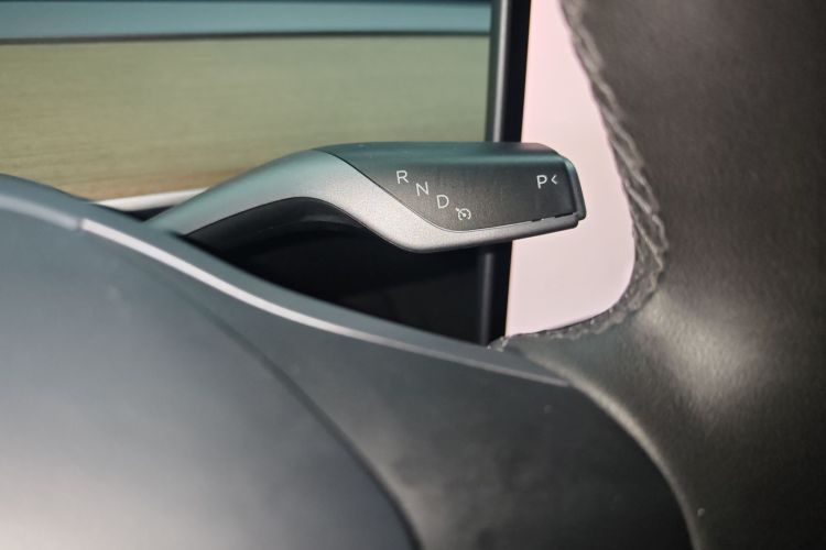 特斯拉 Model Y 2022款 长续航全轮驱动版中控内饰18