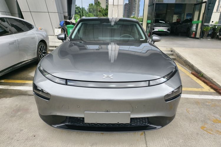 小鹏P7 2022款 625E车身外观2