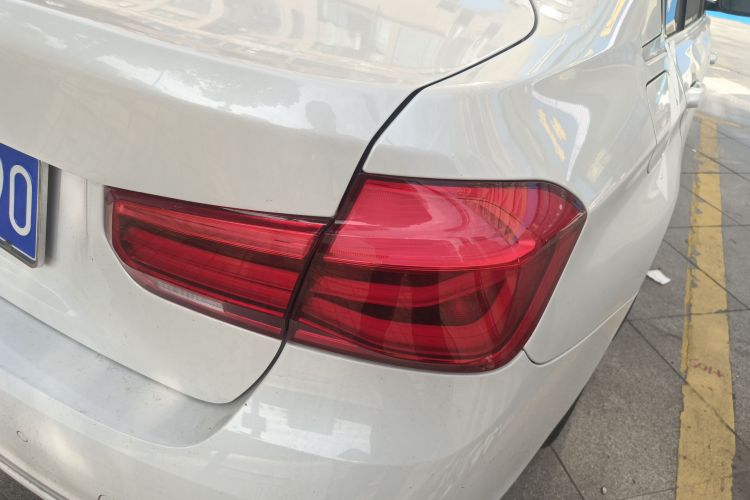 宝马3系 2019款 320Li 时尚型车身外观9