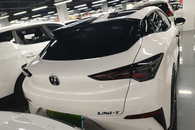 长安UNI-T 2023款 第二代 1.5T 尊贵型车身外观6