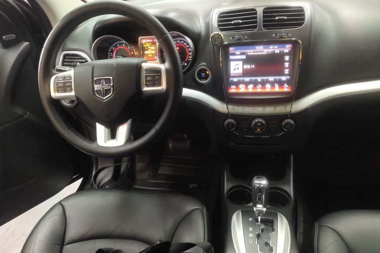 道奇 酷威 2013款 2.4L 两驱尊尚版中控内饰16