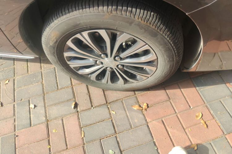 别克GL8 2023款 陆上公务舱 652T 豪华型车身外观10