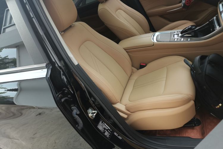 蓝电E5 2023款 1.5L DE-i 100KM臻享型 7座局部细节41