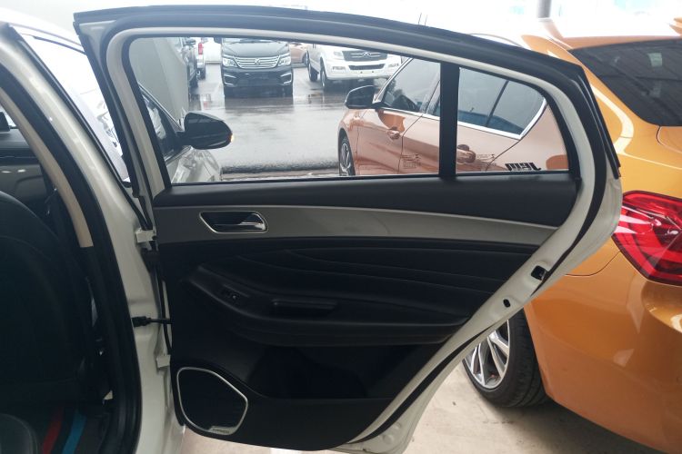 奇瑞 艾瑞泽5 2019款 改款PRO 1.5L CVT青春版 国VI中控内饰7006