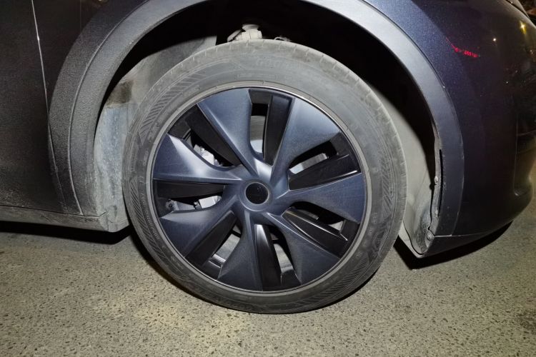 特斯拉 Model Y 2024款 后轮驱动版车身外观10