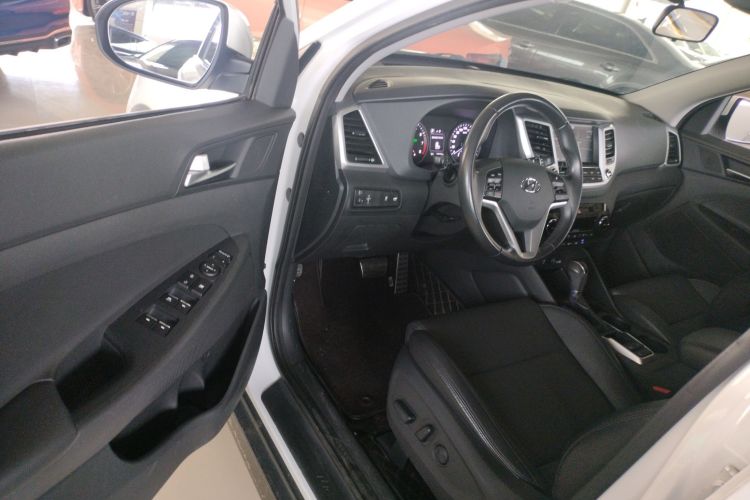 现代 途胜 2015款 1.6T 双离合四驱尊贵型中控内饰7003