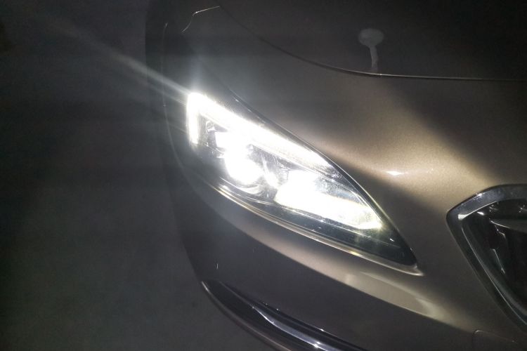 别克 君越 2018款 20T 精英型车身外观8