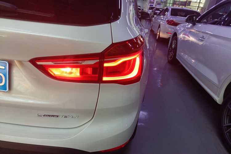 宝马X1 2019款 sDrive18Li 尊享型车身外观9