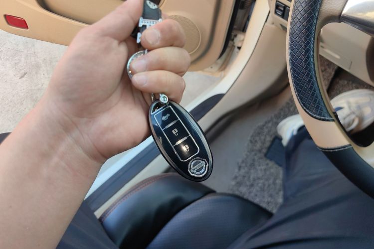 日产 轩逸 2012款 经典 1.6XE 自动舒适版中控内饰7001