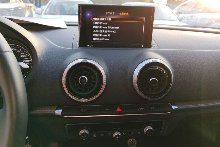 奥迪A3 2018款 30周年年型 Limousine 35 TFSI 风尚型中控内饰16