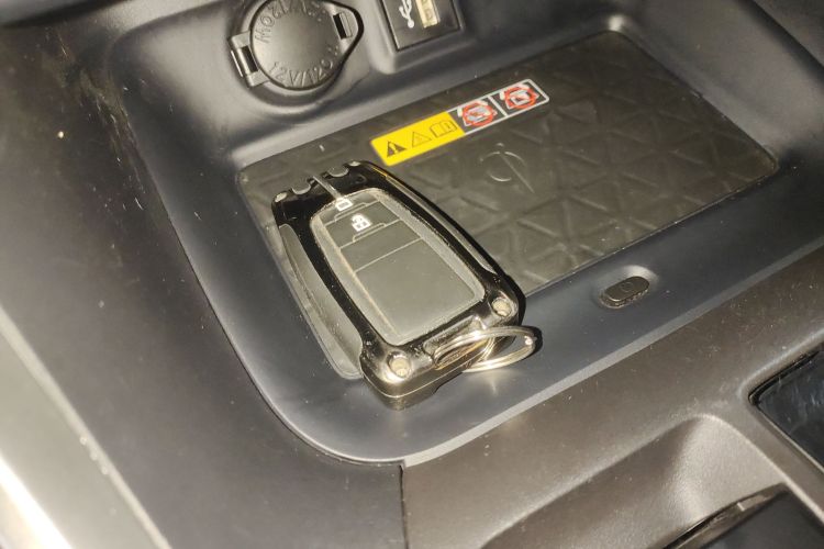 丰田 RAV4荣放 2023款 2.0L CVT两驱20周年铂金纪念版中控内饰11