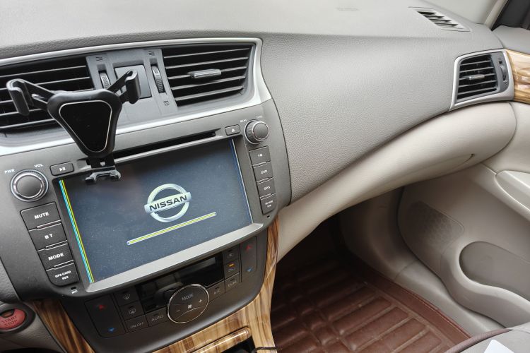 日产 轩逸 2014款 1.6XV CVT尊享版中控内饰16