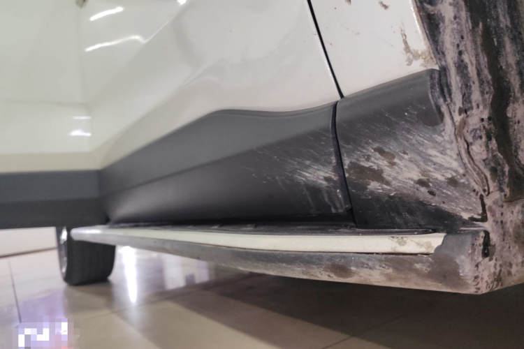 丰田 RAV4荣放 2020款 双擎 2.5L E-CVT四驱旗舰版局部细节9001