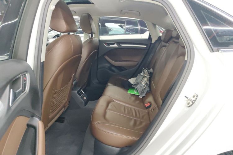奥迪A3 2015款 Limousine 35 TFSI 百万纪念舒享型中控内饰7004