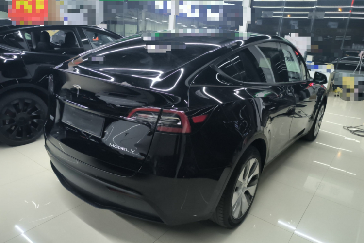 特斯拉 Model Y 2022款 改款 长续航全轮驱动版车身外观7