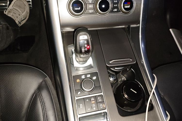 路虎 揽胜运动版 2016款 3.0 SC V6 HSE DYNAMIC中控内饰18