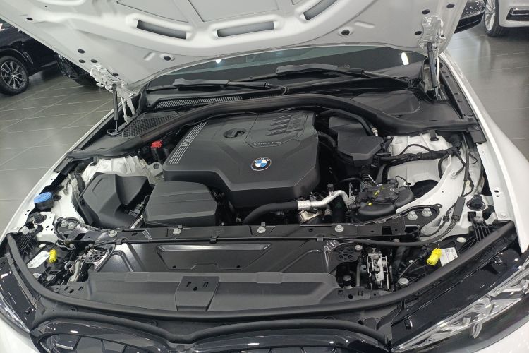 宝马3系 2023款 325Li M运动曜夜套装机舱底盘24