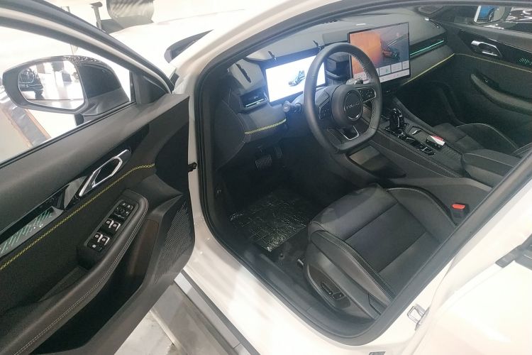 领克03 2025款 1.5TD DCT冠军版Pro中控内饰20