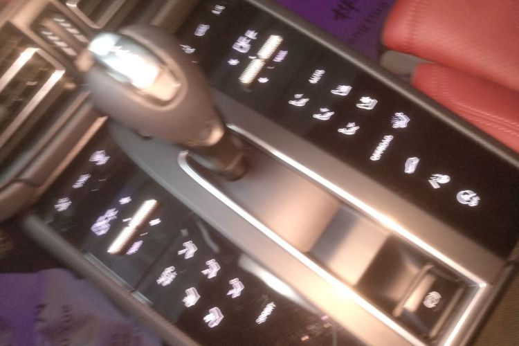 保时捷 2022款 Macan 2.0T中控内饰18