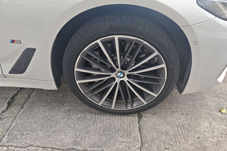 宝马5系 2023款 530Li 领先型 M运动套装车身外观10