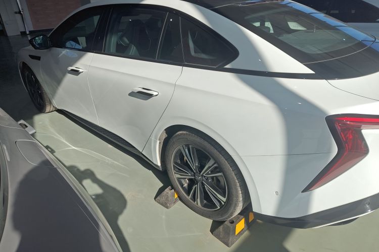 红旗EH7 2024款 820 Pro车身外观4