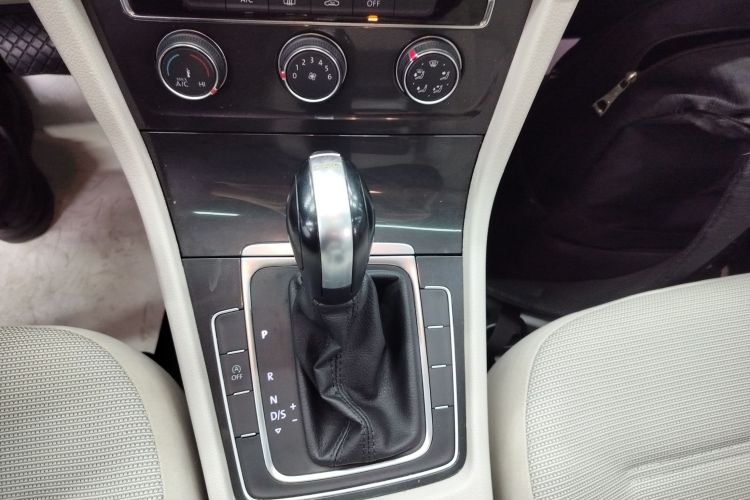 大众 高尔夫 2018款 180TSI 自动舒适型中控内饰18