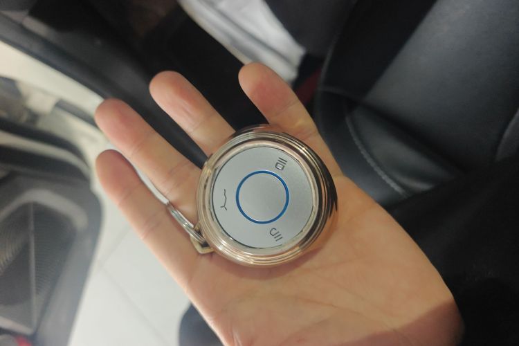 哪吒汽车 哪吒V 2021款 长续航娱乐版升级型中控内饰11