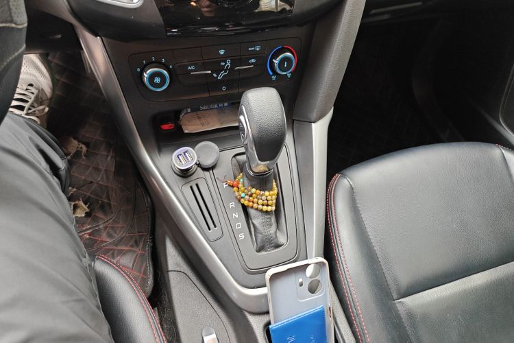 福特 福克斯 2015款 两厢 1.6L 自动舒适型中控内饰18