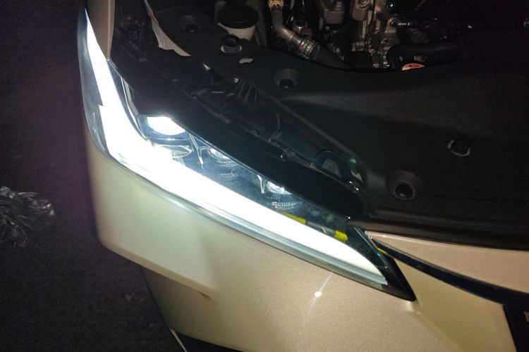 丰田 亚洲龙 2023款 2.0L 豪华版车身外观8