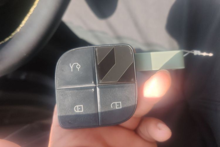 领克08 EM-P 2023款 120km 长续航Halo中控内饰7001