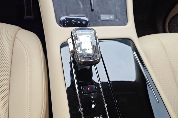 鸿蒙智行 问界M7 2024款 1.5T 后驱Plus版 5座中控内饰18