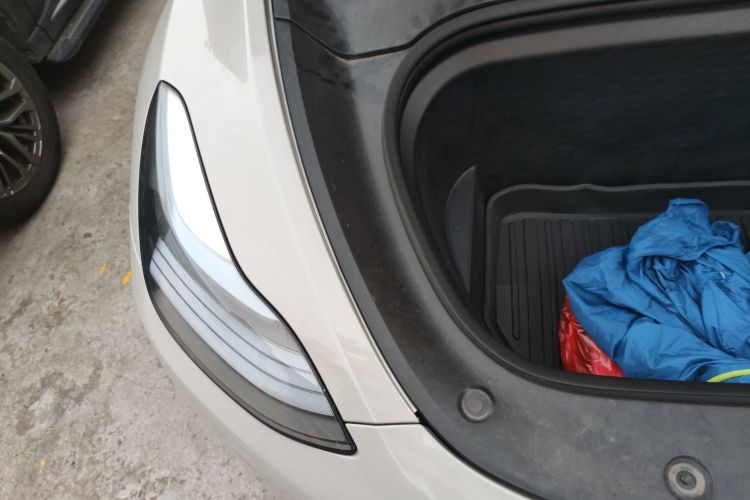 特斯拉 Model Y 2022款 Performance高性能全轮驱动版局部细节9006