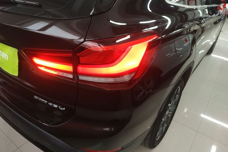 宝马X1 2021款 sDrive25Li 领先型车身外观9