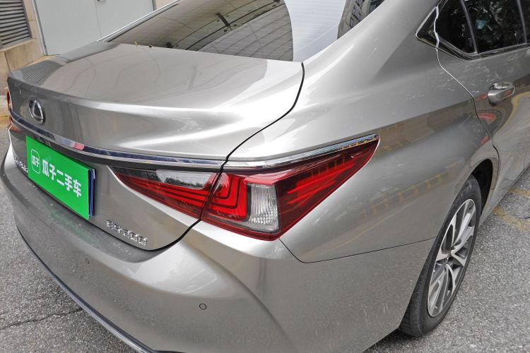 雷克萨斯ES 2023款 200 卓越版车身外观9