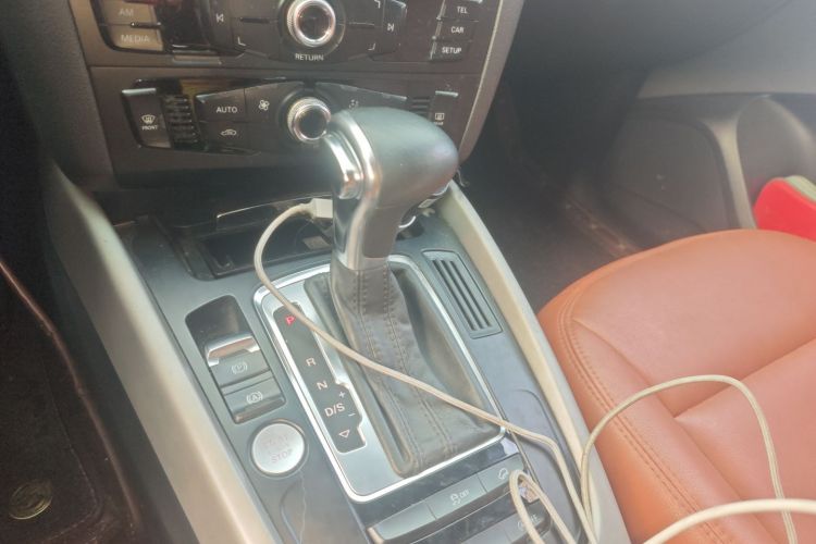 奥迪Q5 2013款 40 TFSI 进取型局部细节18