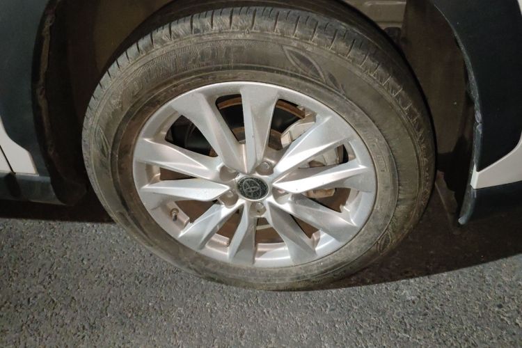 丰田 卡罗拉锐放 2023款 2.0L 先锋版车身外观10